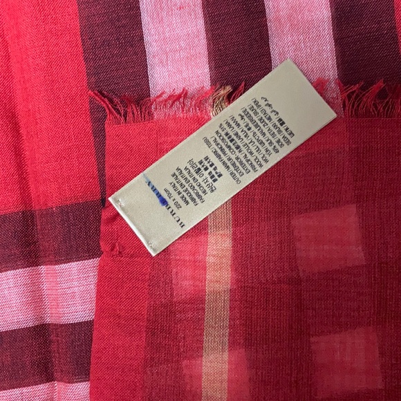 Authentic BNWT Burberry gauze scarf - Picture 2 of 3